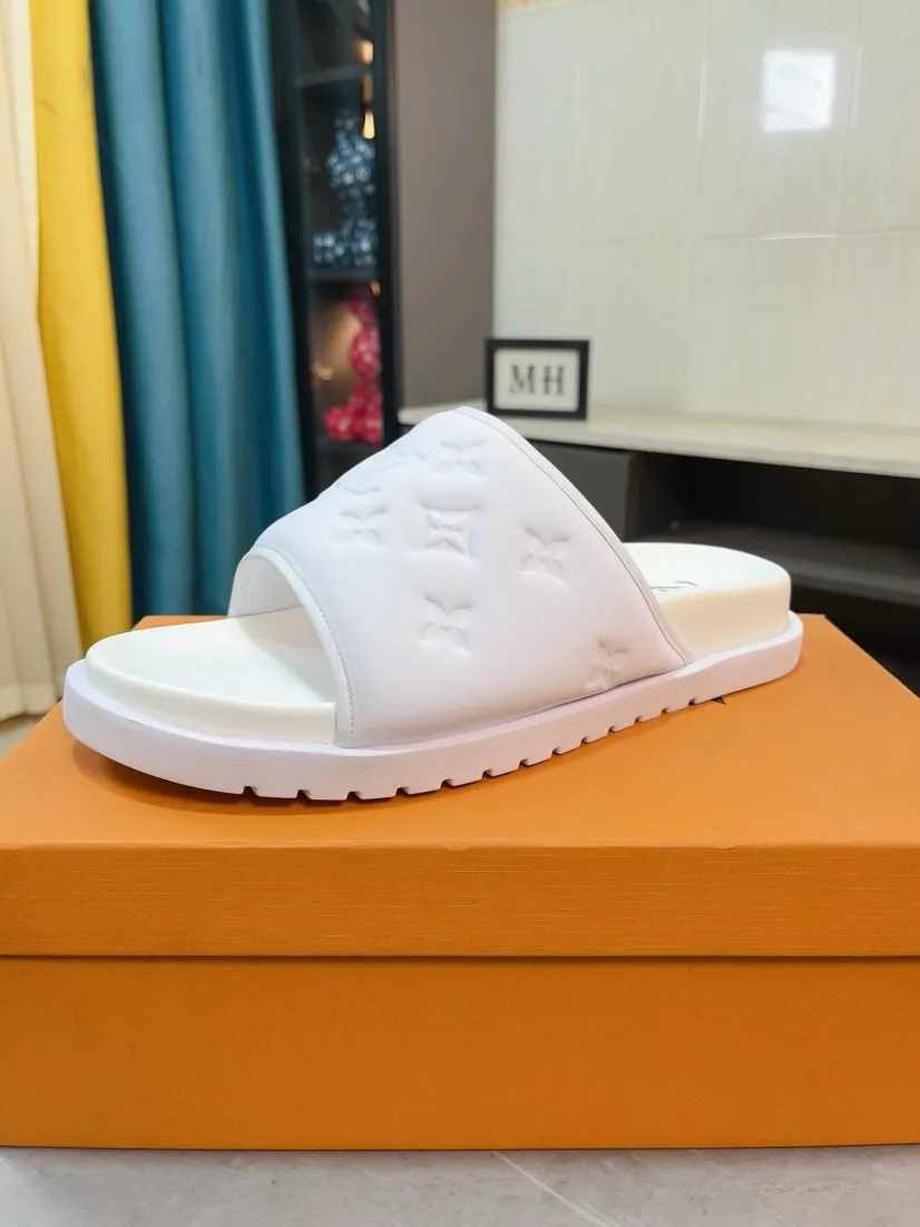Men's shoes 💰360🌹🌹 (lv-Louis Vuitton) new men's sandals, high-end boutique, exquisite embossed logo decoration on the upper, fine workmanship, super soft soles, casual, loose and comfortable, a must-have in summer! \nsize：38-44